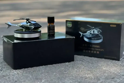 Автомобільний ароматизатор SkyDrift — маленький гелікоптер, який додає характеру салону