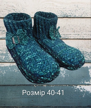 В'язані плюшеві капці-чобітки ручної роботи з декоративними пряжками 40-41 смарагдовий меланж