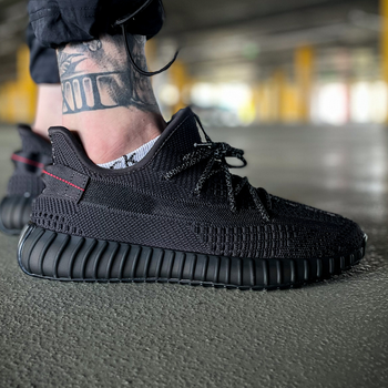 Кроссовки мужские и женские Adi Yeezy Boost 350 black / Ади Изи буст 350 черные рефлективные шнурки 45