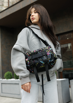 Большая женская текстильная сумка-бананка Sambag DynamicDart водонепроницаемая на 9 отделений с абстрактным принтом