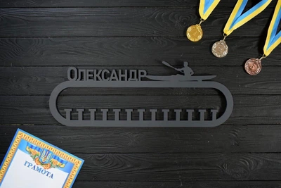Іменна чорна медальниця "Гребля на байдарках і каное", з дерева під замовлення (МД0028)