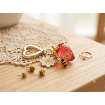 Брелок Strawberry Honeybee, черный