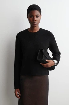 Джемпер жіночий COS merino wool crew-neck jumper 1302149002 М Чорний