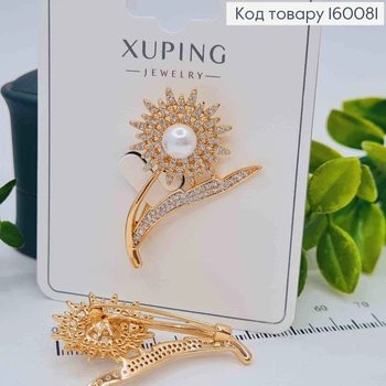 Брошь "Цветочек" украшена жемчужиной и камнями, размером 4,2см, Xuping 18к.