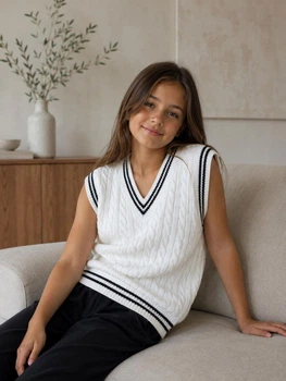 Детская вязаная жилетка с косами ART KNIT белая, 116-122см 046088