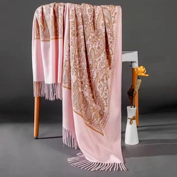 Теплый палантин Boutique embroidery кашемировый с вышивкой 190х72см Розовый