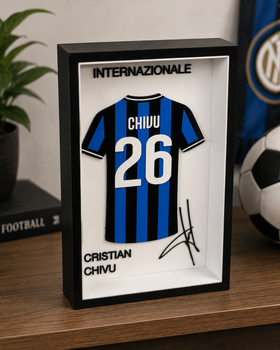 Картина в рамці футбольна форма Cristian Chivu клубу Internazionale. Aivory