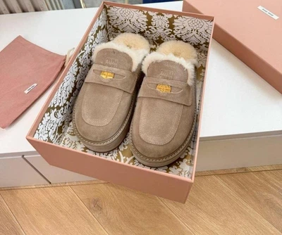 Женские зимние мюли Miu Miu бежевые замшевые на натуральной шерсти, 40 р.