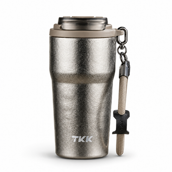 Термокружка TKK Titanium 630 мл – титановый термос для кофе и чая, герметичная крышка, двойной способ питья, бежевый металлик