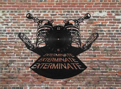Кварцевые настенные часы из винильной пластинки Далеки Exterminate Доктор Кто