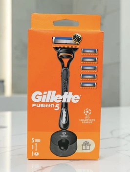 Чоловічий станок для гоління Gillette Fusion5 UEFA Champions League Special Edition у комплектації «1 станок + 5 змінних касет + фірмова підставка»