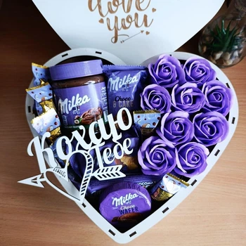 Подарунковий бокс у формі серця з солодощами Milka та трояндами для дівчини на день народження новий рік свято (ar407-1)