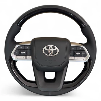 Руль для Toyota Land Cruiser 200, Prado 150. С подогревом. В стиле LC300. Подушка в коже - логотип хром. В сборе.