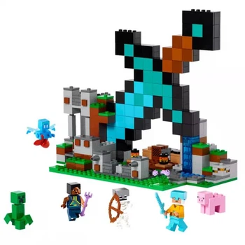 Конструктор Minecraft Форпост із мечем 573 деталі My World