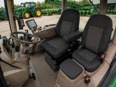 Автомобильные чехлы авточехлы на сиденья John Deere 6R 215 трактор 21- Favorite черные Джон Дир 6Р 215 UV2488