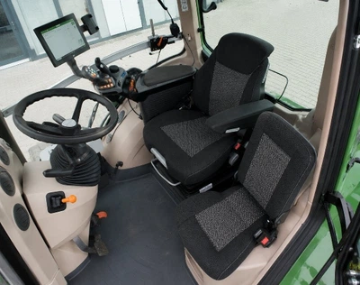 Автомобильные чехлы авточехлы на сиденья Fendt 942 Vario трактор 22- Favorite черные Фендт 942 Варио UV2485