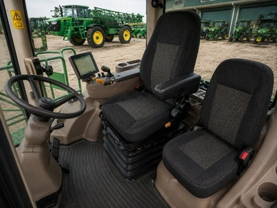 Автомобильные чехлы авточехлы на сиденья John Deere 4730 oбприскувач 08-20 Favorite черные Джон Дир 4730 UV2487