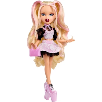 Игровой набор с куклой Bratz серии Stylin' Birthday: Хлоя с футболкой XL (коллекционная кукла)