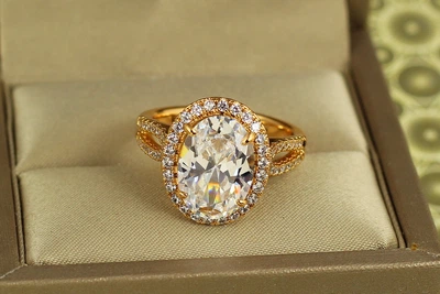 Кольцо Xuping Jewelry Камея с белым камнем р 19 золотистое