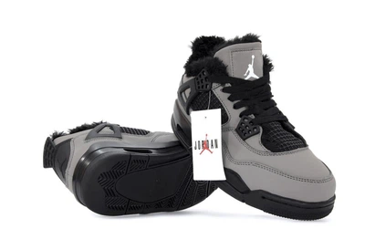 Чоловічі кросівки Air Jordan 4 Retro Grey Black текстиль хутро 45 сірий