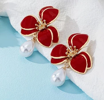 Сережки женские красные цветы с бусиной (имитация жемчуга)