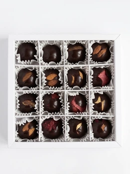 Подарочный набор конфет RO.KO chocolate с орехами, сухофруктами и пастилой 300 г
