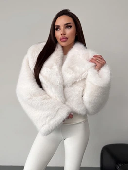 Женская шуба Cropped укороченная с отложным воротником свободного кроя белая 42-48