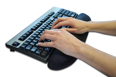 Эргономичная поддержка запястья при работе с клавиатурой DESQ