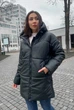 Женская куртка зимняя удлиненная c капюшоном из эко кожи KML 008 S (42-44) Черный (K 008 A) - изображение 4