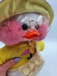 Мягкая игрушка уточка "Cafe-mimi duck" в желтой шляпе, 30см. - изображение 3