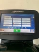 Бігова Доріжка Life Fitness Discover SE професійна сіра відновлена - зображення 6