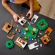 Zestaw klocków LEGO Minecraft Nowoczesny domek na drzewie 909 elementów (21174) - obraz 5