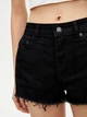 Джинсовые шорты женские Pull & Bear 5693/307/800 42 Черные (05693307800425) - изображение 5