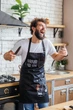 Фартух Cook YEAH з принтом Surprise! I also cook (чоловік) і регульованими застібками. Чорний. Подарункова упаковка. - зображення 3