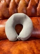 Подушка дорожня Casablanket з пам'яттю Memory Foam U-Shaped Pillow 30x28x13см Сірий - зображення 2