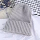 Жіноча в'язана шапка в рубчик сірий One size - зображення 2