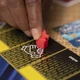 Gra planszowa Hasbro Monopoly Bonusy bez granic (edycja rosyjska) (5010993703036) - obraz 13