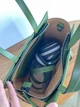 Гарна зелена жіноча сумка кроссбоді з натуральної шкіри Lamponi Trapez green - зображення 4