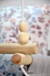 Дитяча гойдалка Infancy Гілочки з квітами підвісна з натурального дерева сіра тканинна основа від 7 місяців до 5 років - зображення 4