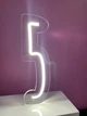 Номерок від 1 - 9 на стіл з неону та акрилу Manific Decor Холодний Білий (26.37) - зображення 2