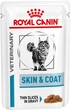 Упаковка влажного корма для взрослых кошек Royal Canin Veterinary Skin & Coat Cat Pouches (ломтики в соусе) 12 шт х 0.085 кг (9003579011539) (4092001) - изображение 3