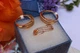 Кольцо Xuping Jewelry три волнистых дорожки из камней р 20 золотистое - изображение 2