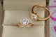 Кольцо Xuping Jewelry тонкое камень в кругу мелких камней по бокам камни р 20 золотистое - изображение 4