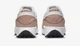 Кроссовки женские Nike Waffle Debut Pink 38.5 Бежевый DH9523-600 - изображение 5