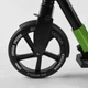 Дитячий двоколісний самокат Best Scooter 93427 зі складною конструкцією та переднім амортизатором, Чорно-зелений - зображення 5