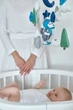Детский музыкальный мобиль на кроватку для младенцев WooolyWool «Волчик на лыжек» с 35 мелодиями - изображение 2
