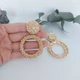 Висячие массивные круглые серьги DeKolie ER0016 золотистые - изображение 5