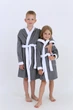 Махровый банный детский халат IDEAL TEXTILE для мальчика с капюшоном, 380 г/м2 серый+белый на 5 лет (116 – 122 см) - изображение 2