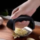 Чесночный пресс давилка измельчитель для чеснока с ручкой GARLIC PRESS черный - изображение 2