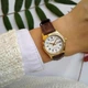 Стильные женские часы Casio LTP-V006GL-7BUDF Белые с золотистым/коричневым - изображение 3